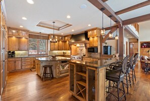 Fridge, microwave, oven, stovetop - OakHaven-Leech Lake|Large Lawn| Bar|BonusRm|Events (Cass Lake)