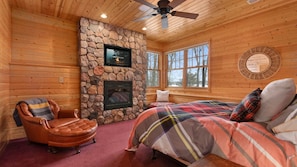 7 bedrooms, desk, travel crib, free WiFi
