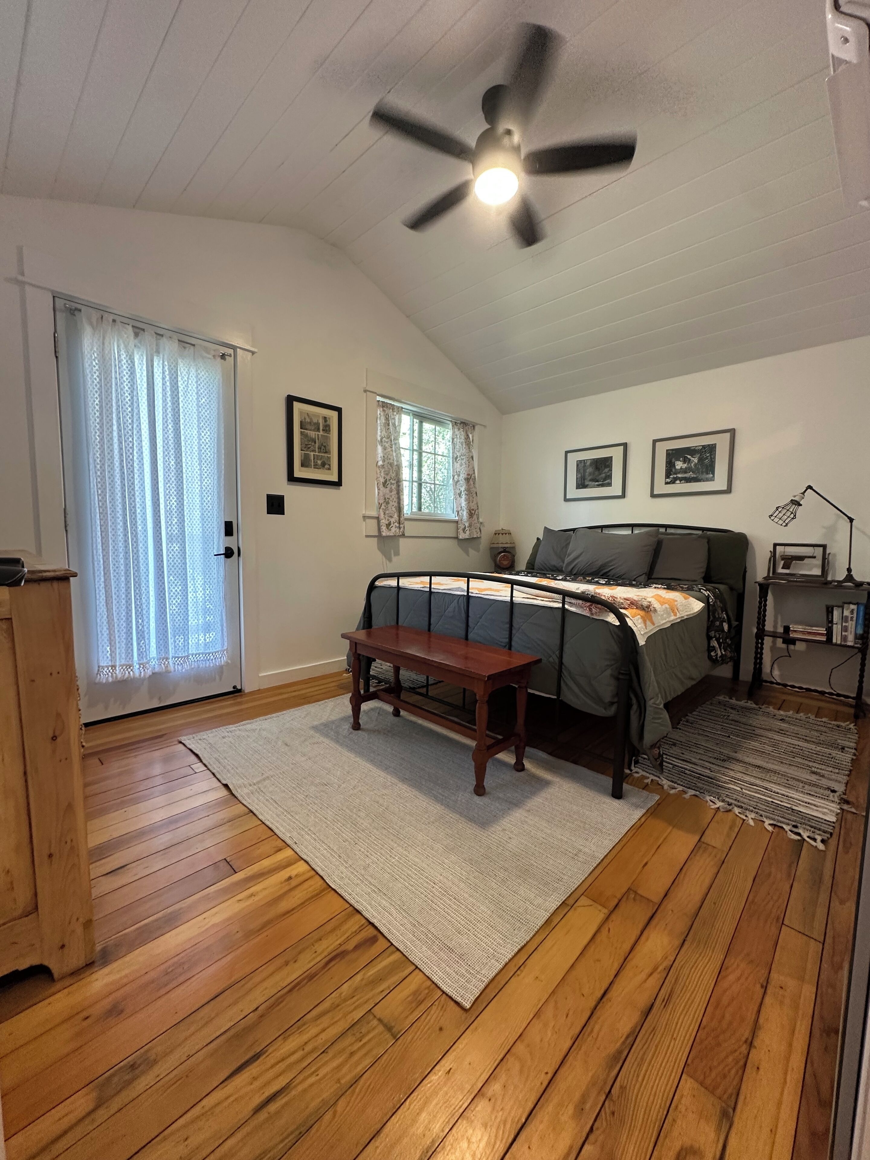 2 Schlafzimmer, Reisekinderbett, kostenloses WLAN, Bettwäsche