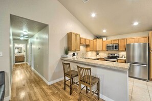 Fridge, microwave, stovetop, dishwasher - Cozy Canyon Lake Abode < 1 Mi to Boat Ramp! (Canyon Lake)