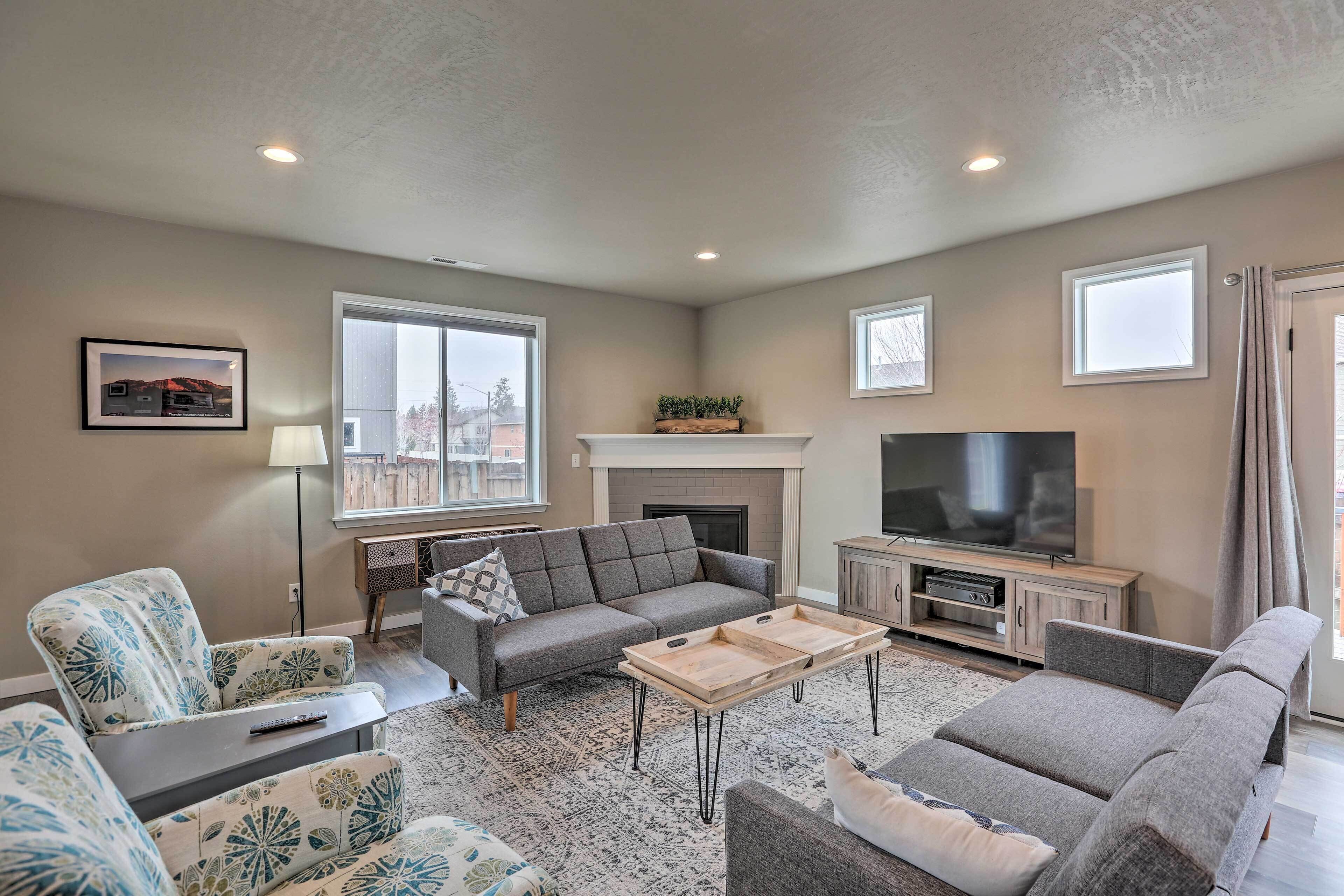 TV, fireplace, computer monitors