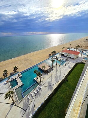 A heated pool - Beautiful 2 bedroom Corner Beach Front Condominium Encantame Velero 905 (Puerto Peñasco)