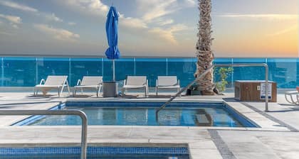 Stay in Luxury/Splash in New Lazy River this Winter Encanatame Towers 902