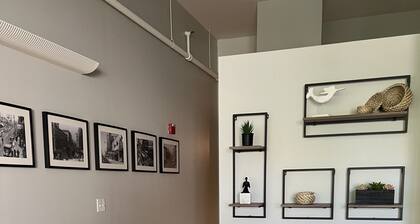 Loft in downtown Norfolk, restaurants/entertainment at your door step