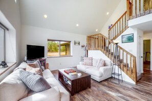 TV, caminetto, lettore DVD