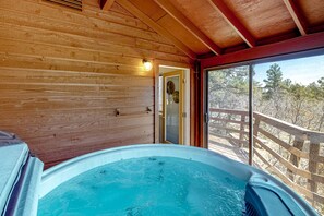 Indoor spa tub