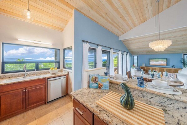 Interior - WE 504 Remodeled 2BD w Panoramic Ocean Views AC (Kihei)