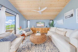 Smart TV - WE 504 Remodeled 2BD w Panoramic Ocean Views AC (Kihei)