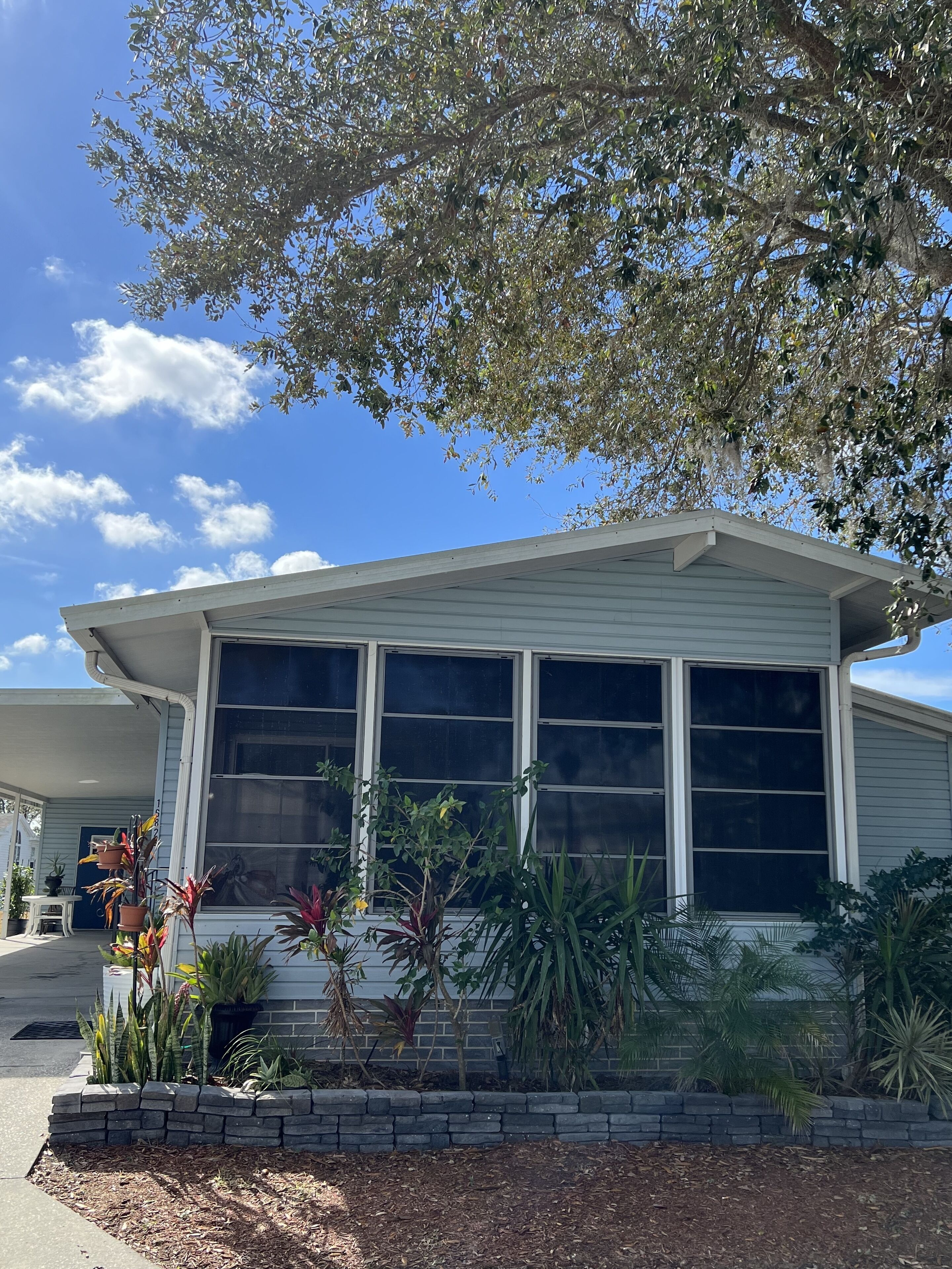 Newly Renovated Family Home 3 miles from Disney World!