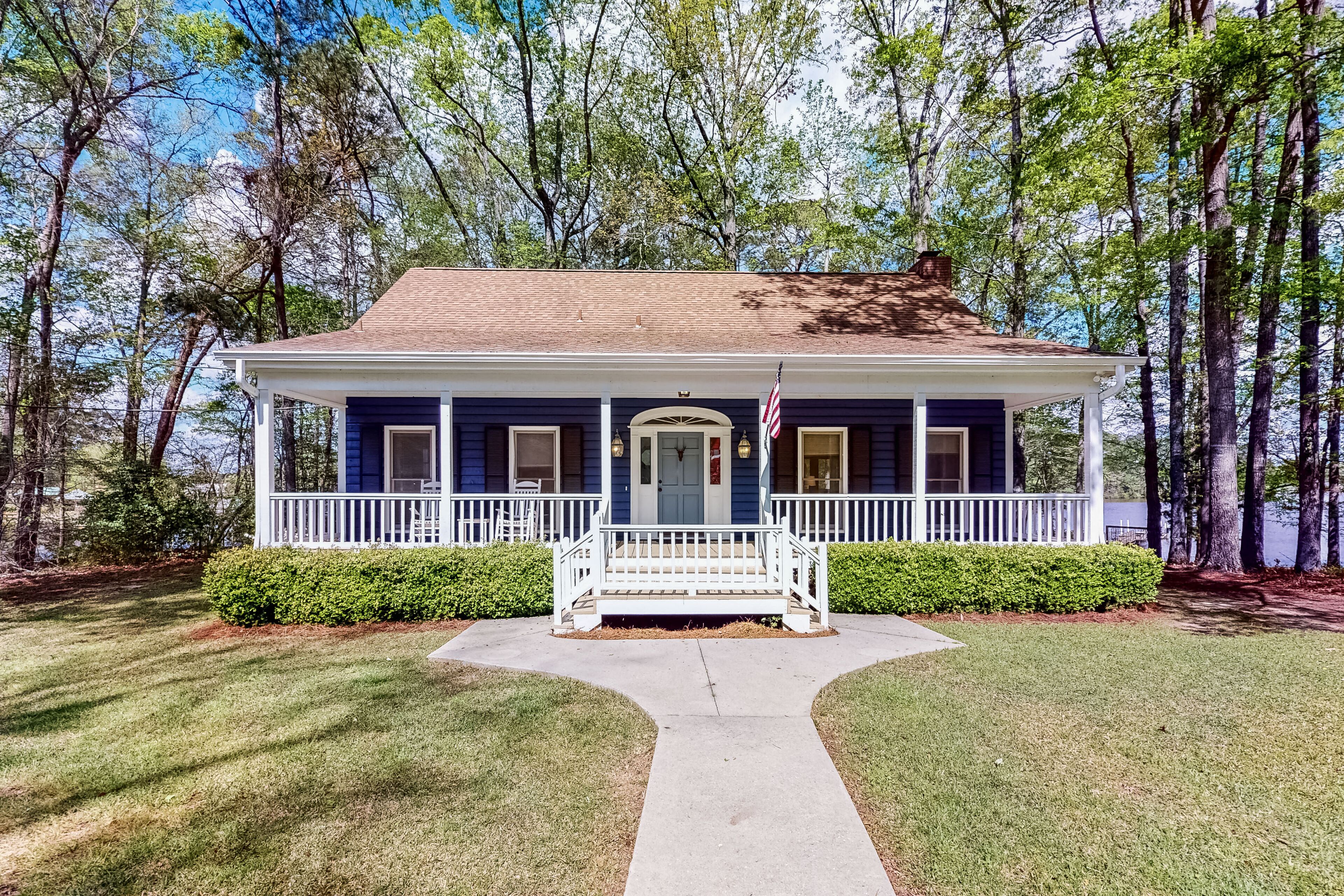 Lakefront house w/ game room, fire pit, pool table, central AC, WiFi, & Netflix