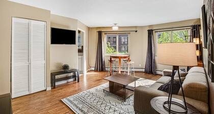 Downtown condo with WiFi, partial AC, balcony