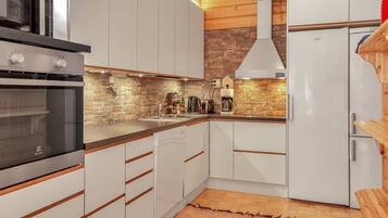 Réfrigérateur, micro-ondes, lave-vaisselle