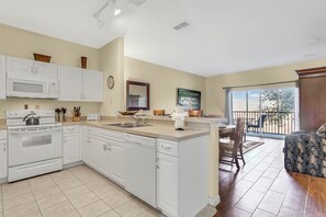 Fridge, microwave, oven, stovetop - 2 Miles to Disney,1650 sqft Condo,ALL 1ST FLOOR (Kissimmee)