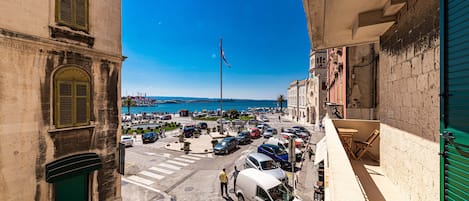 Deluxe Room | Terrace/patio