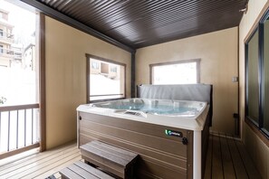 Indoor spa tub