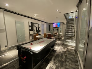 Maison Luxe | Coin séjour | TV connectée, Netflix, Hulu, services de streaming