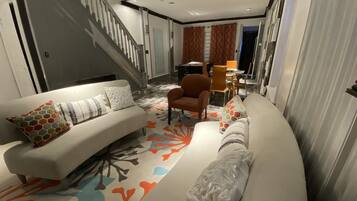 Luxury House | Living area | Smart TV, Netflix, Hulu, streaming services