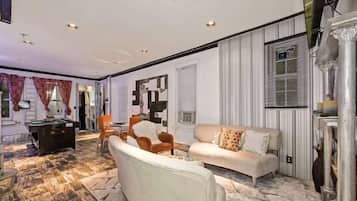 Luxury House | Living area | Smart TV, Netflix, Hulu, streaming services