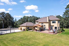 Exterior - Legendary Escape w/ Countless Amenities, Pool, Hot Tub, Billiards, Ping Pong, & More on 82 Acres (Rickreall)