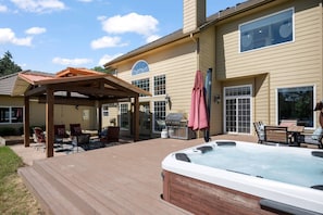 Terrace/patio - Legendary Escape w/ Countless Amenities, Pool, Hot Tub, Billiards, Ping Pong, & More on 82 Acres (Rickreall)