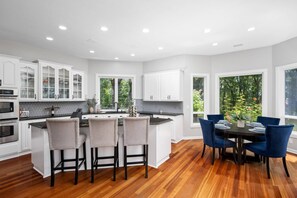 Fridge, microwave, oven, stovetop - Legendary Escape w/ Countless Amenities, Pool, Hot Tub, Billiards, Ping Pong, & More on 82 Acres (Rickreall)