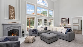 Smart TV, fireplace, table tennis