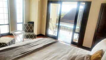 4 bedrooms, iron/ironing board, WiFi