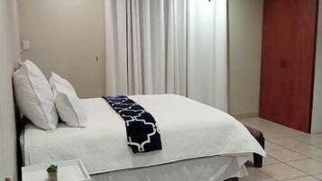 4 Schlafzimmer, Bügeleisen/Bügelbrett, WLAN