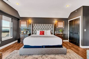 10 bedrooms, travel crib, free WiFi, bed sheets