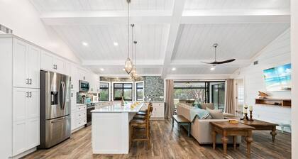 Beautifully Updated Home; Central Location ~Screened Lanai w/ Pool, Beach Gear & WiFi