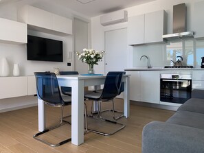 Dining - Mare Ibleo, Seafront House, Topazio Apartment (Marina di Ragusa)