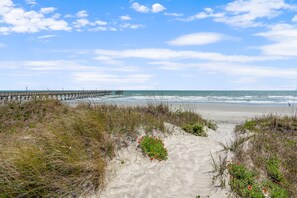 On the beach - Large, oceanfront family condos in quiet, secluded area-balcony, pool (North Myrtle Beach)