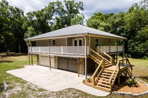 Exterior - 1BR Rustic Treehouse on 30 Acres w/ Black Creek Access, Firepit (Middleburg)