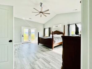 5 slaapkamers, een strijkplank/strijkijzer, gratis wifi, beddengoed