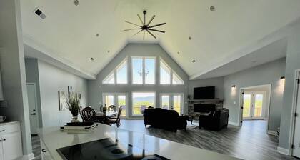 New! Private 5BR 5,000 SqFt Lake House on 7 Acres