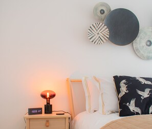 2 bedrooms, in-room safe, desk, iron/ironing board