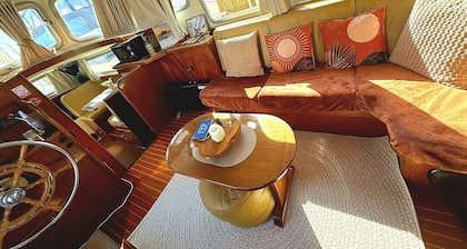 Unusual accommodation boat Rouen