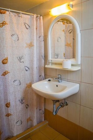 Shower, rainfall showerhead, hair dryer, towels - Achillion Hotel (Rhodes)