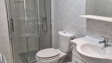 Douche, sĂšche-cheveux