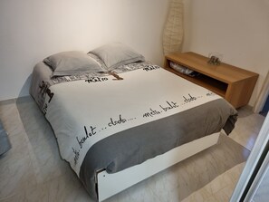 1 bedroom, iron/ironing board, travel crib, free WiFi - Rental of cottages in the Hérault, air-conditioned apartments, swimming pool, quiet (Caux)
