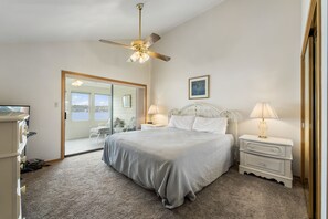 3 habitaciones, tabla de planchar con plancha y cuna de viaje 