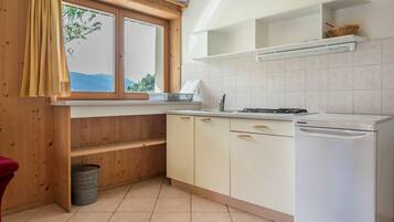 Frigorifero, piano cottura, macchina per tè/caffè, bollitore elettrico