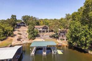 Exterior - Tropical Trail - Lakefront house, cottage & dock (Sunrise Beach)