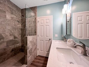 Combined shower/tub, towels, toilet paper
