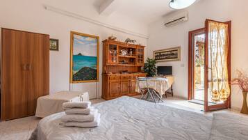 1 Schlafzimmer, Bügeleisen/Bügelbrett, Bettwäsche