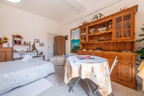 Dining - Holiday Home 'Monolocale Il Girasole' close to City Centre with Garden & A/C (Villaputzu)