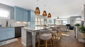 Réfrigérateur, four, plaque de cuisson, lave-vaisselle