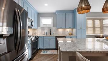 Réfrigérateur, four, plaque de cuisson, lave-vaisselle