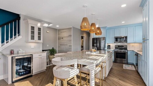 Gorgeous 4 Br Townhouse Only Steps Away from Beach