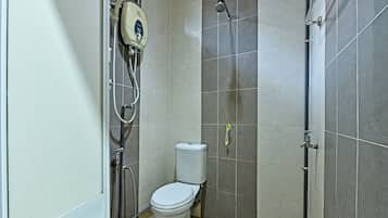 Buồng tắm vòi sen, khăn tắm